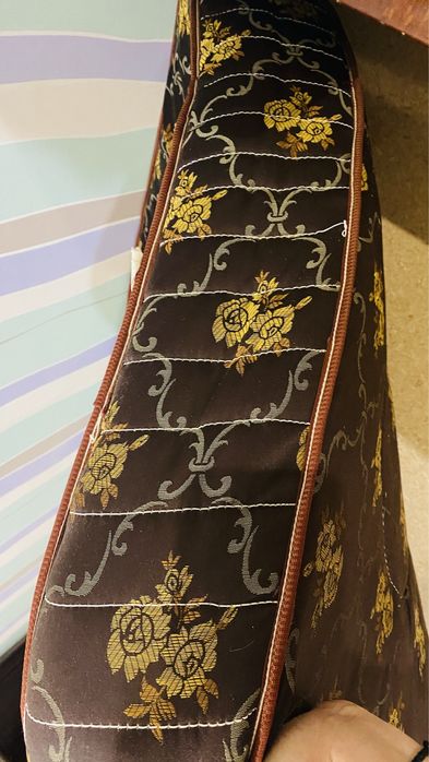 Кровать односпальная.