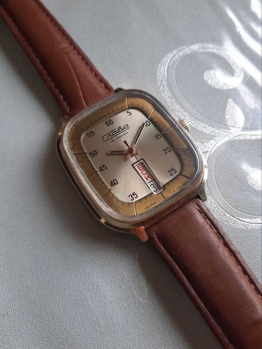 Позолоченные часы Слава (холодильник)