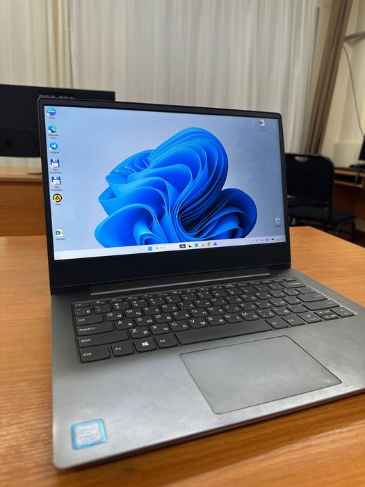 Lenovo 15 dyum notebook sotiladi IPS ekran