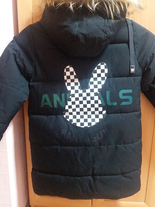 Продам зимнюю куртку на девочку