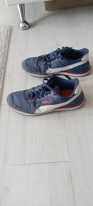 Vand pantofi sport Puma,purtați,in stare buna.marimea 39.
