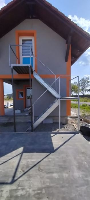 Vindem scări metalice zincate