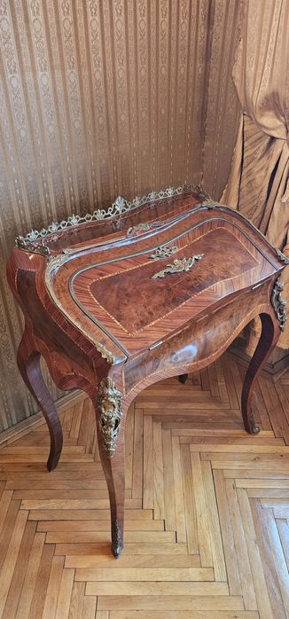 Birou tip secretaire, în manieră Louis XV