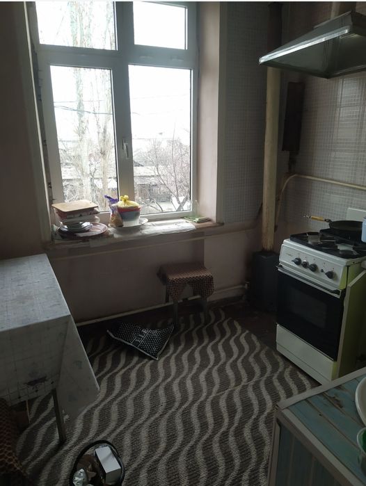 Ижарага квартира 1 хонаси берилади. 1та студент кизга