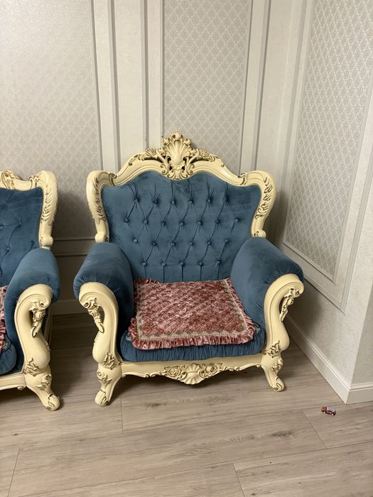 Диван. Продается диван с креслами.