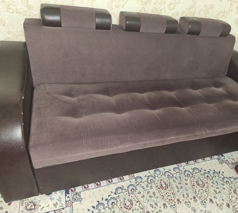 Продаётся диван.