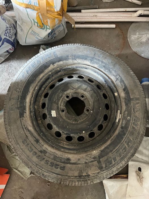 Диск с шиной от Джипа новый.