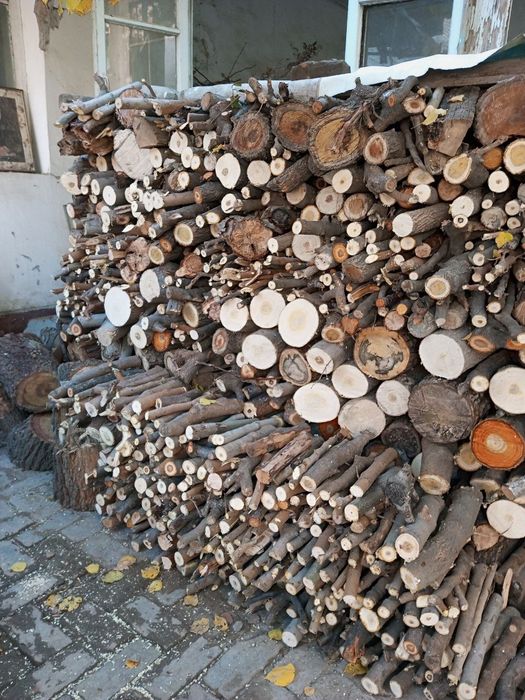 Утин сотилади. Печкабоп таёрлаган. Продаётся дрова