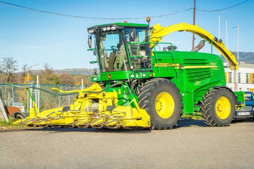 Prestez servici recoltare porumb siloz combina John Deere nu Claas Jaguar