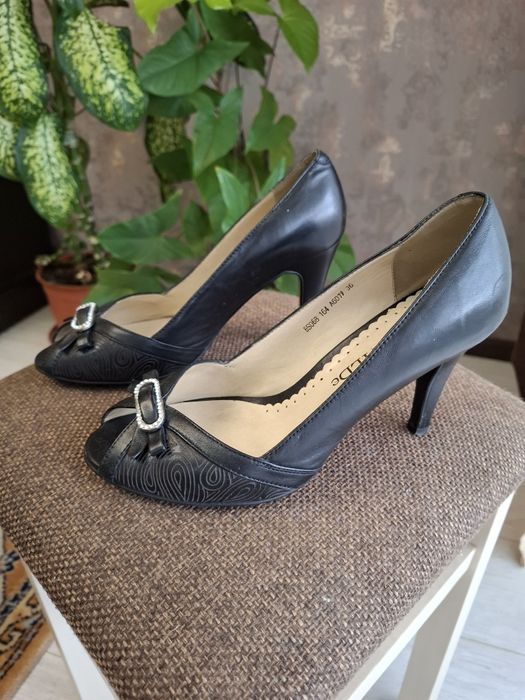 Продам новые кожаные туфли