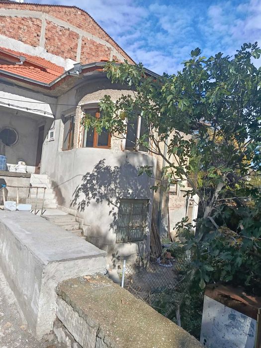 Продава се Етаж от къща в Ловеч, Гозница - 92 кв.м за 1 €/кв.м - Снимка #1