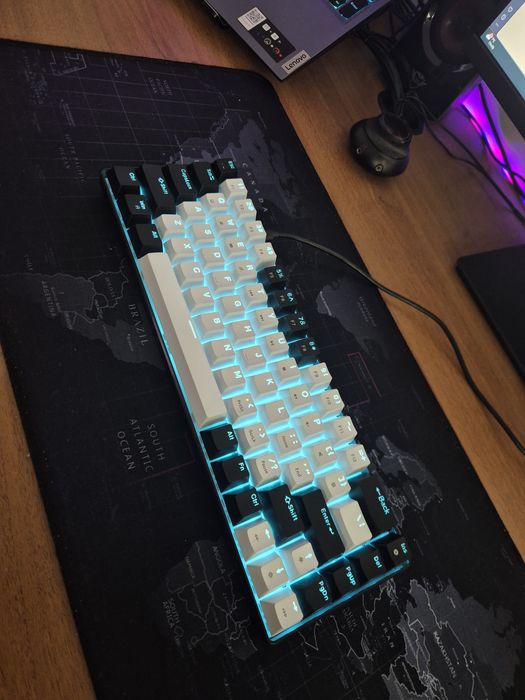 Tastatura mecanica gaming cu fir iluminata