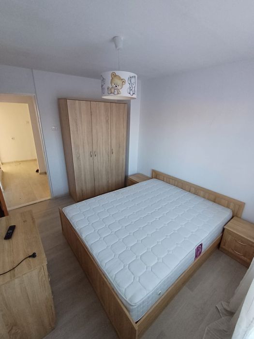 Vând apartament  Centru civic moldova nouă