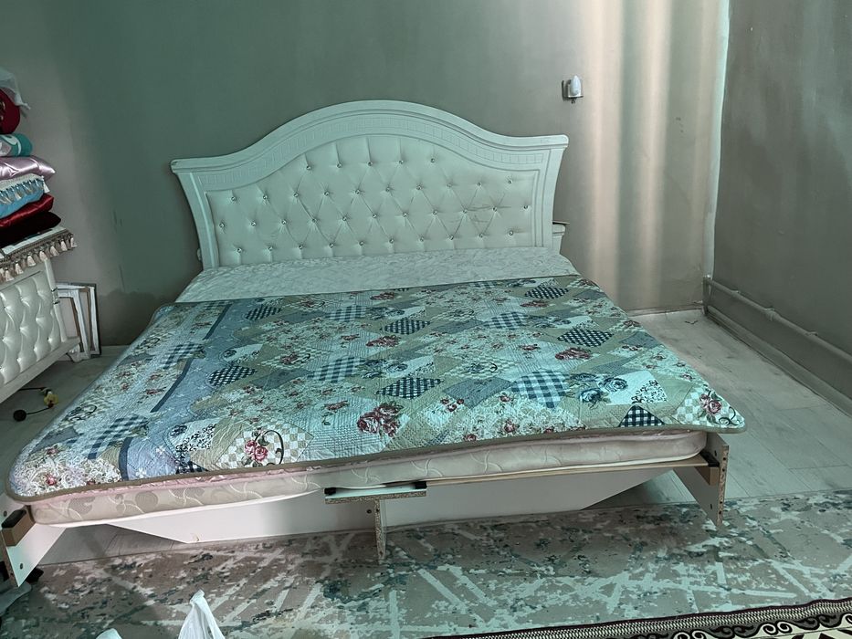 Спальный гарнитур б/у