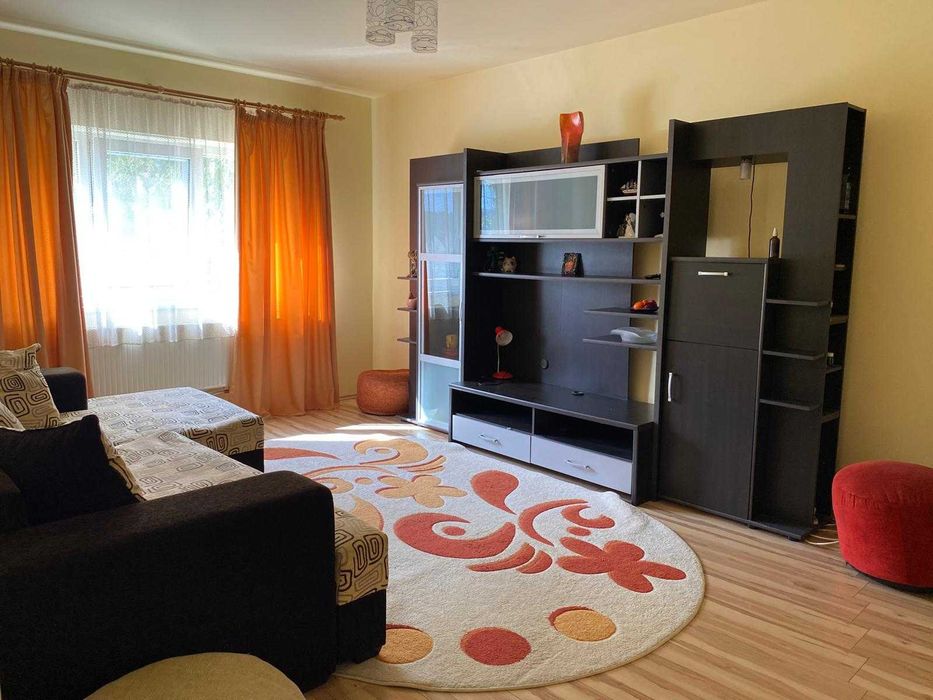 Vand apartament 3 camere in zona Stadion