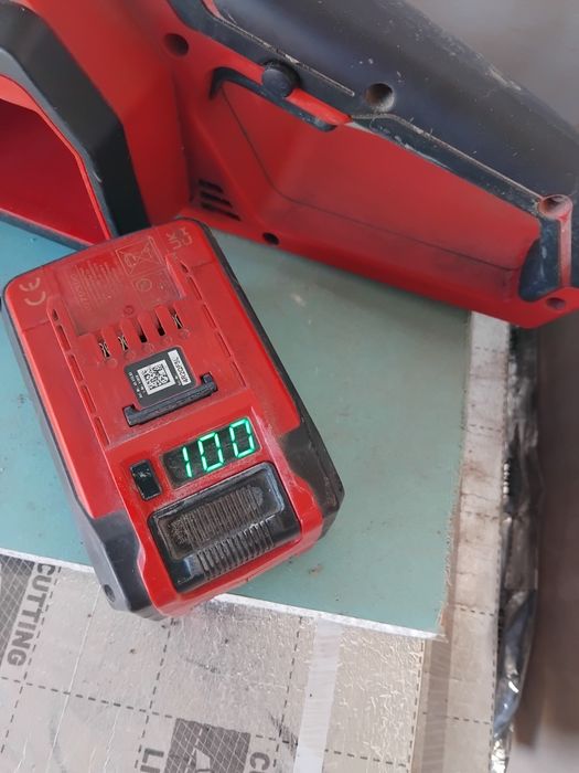 Drujbă electrică Einhell completă.