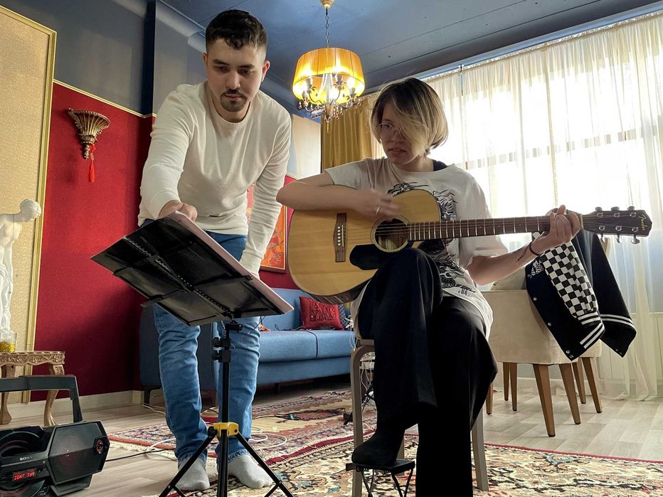 Преподаватель гитары на выезд/онлайн | Научу играть и петь под гитару