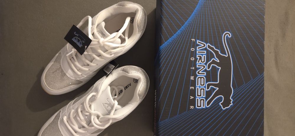 Adidasi AIRNESS produs nou