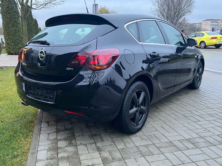 De vânzare Opel astra j