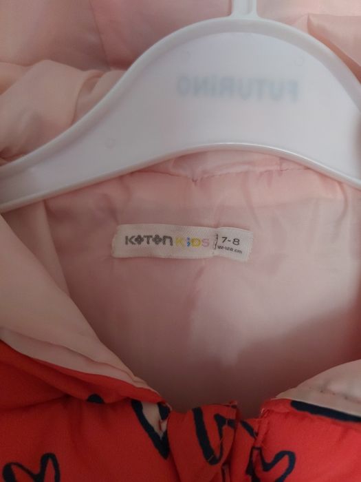 Продам 2 жилетки на девочку