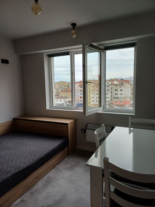 Дава се под наем Едностаен апартамент в Перник, Мошино - 30 кв.м за 260 € - Снимка #1