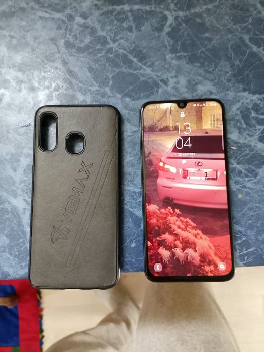 Продам Самсунг А40