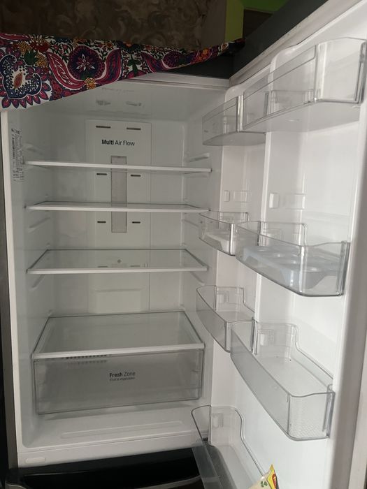 Холодильник LG.