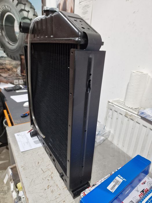 Radiator tractor fiat 615 650 fiat 715 750 import Italia  este din