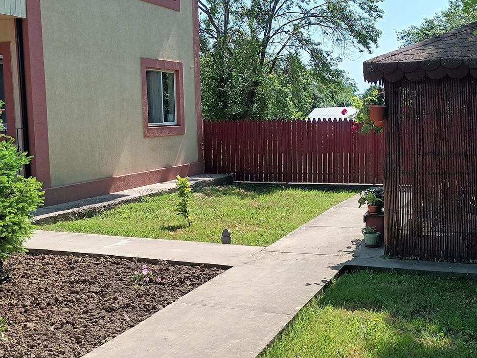 Casă cu teren 1.000 mp și livadă – Vărsătura, Brăila 180.000 €