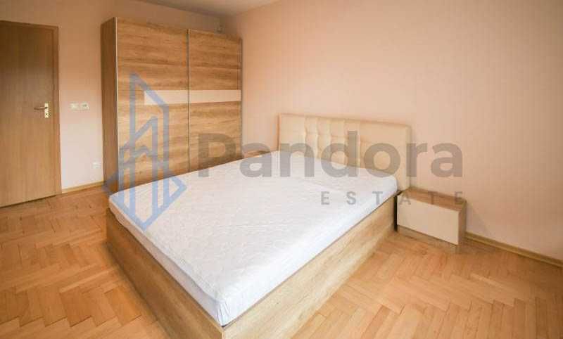 Тристаевн апартамент под наем в кв. Редута