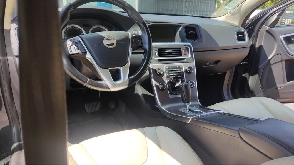 VOLVO S60 2011 — imagine 4