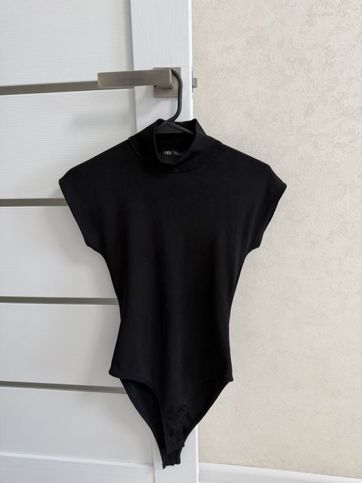 Продам боди белое и черное