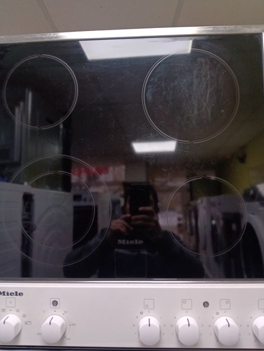 Уникална бяла печка за вграждане Миеле Miele  с 2 години гаранция!