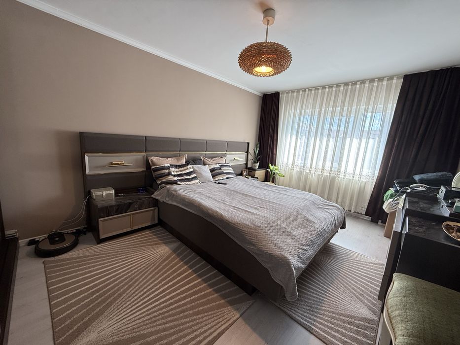 Apartament 3 camere decomandat, cartier Rogerius