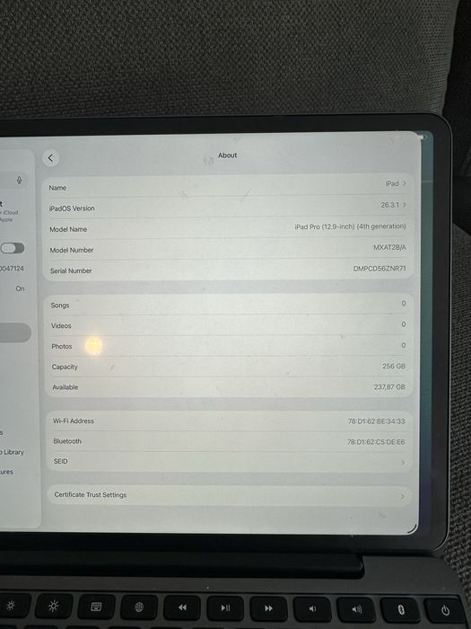 Apple Ipad Pro 4th gen 256gb 12.9inch wifi space grey 98%BH с клавиатура