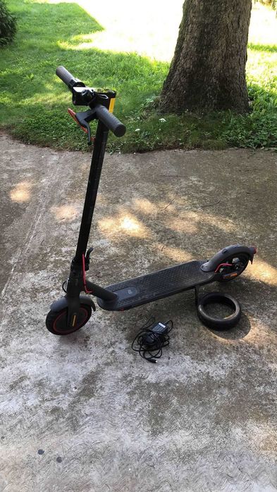 Trotineta electrica Xiaomi Mi Electric Scooter Pro 2, putere motor 300 W,scoasa din cutie pentru prezentare
