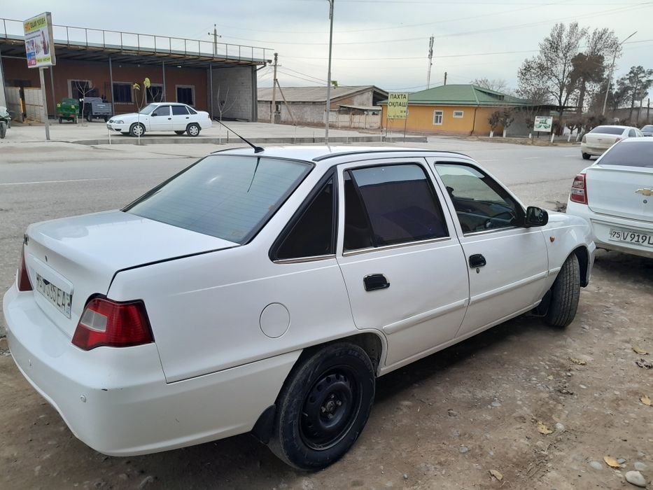 Nexia 2 aftomobil sotiladi