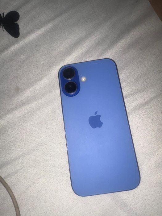Vand/Schimb iphone 16 simplu ,128 gb baterie 90%