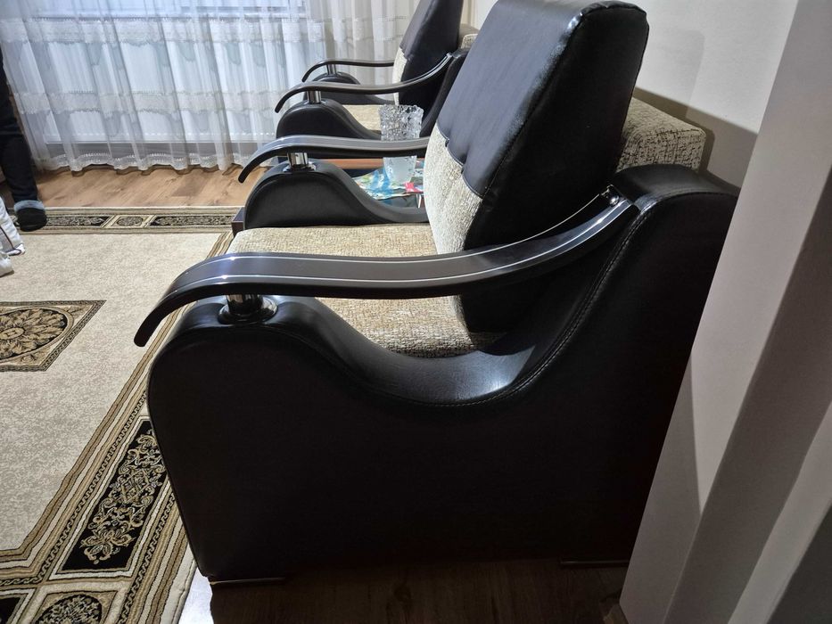 2 fotolii,  lemn de cireș, stare foarte bună