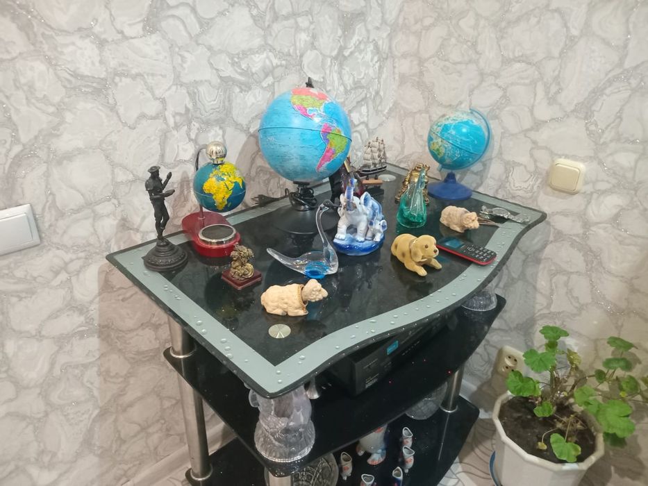 Стол  стеклянный