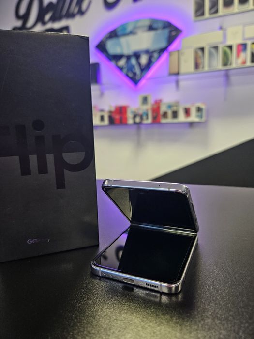 Samsung Z Flip 5 / Lavender / DeluxGSM