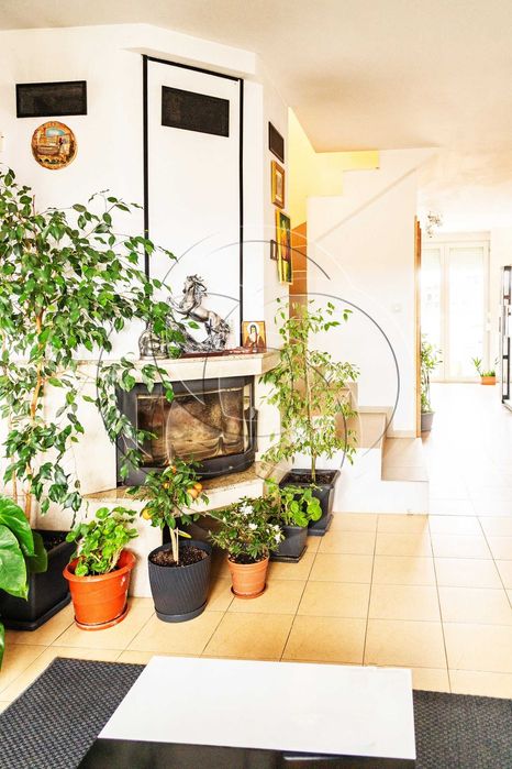 Продава се Четиристаен апартамент в София, Център - 141 кв.м за 2341 €/кв.м - Снимка #1