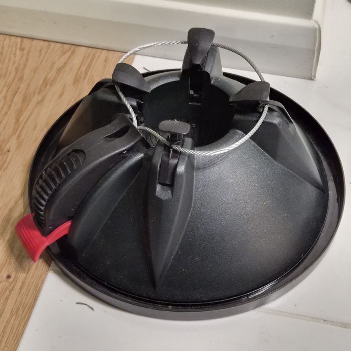 Стойка за елха със стоманено въже, до 2м и ~10см диаметър