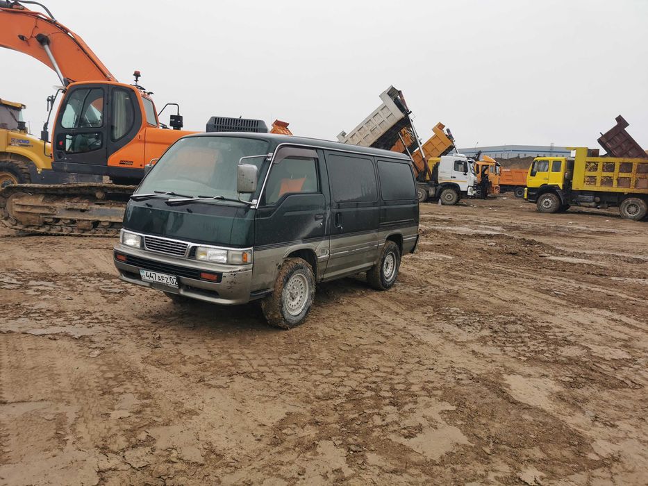 Nissan Caravan, Homy, Urvan E24