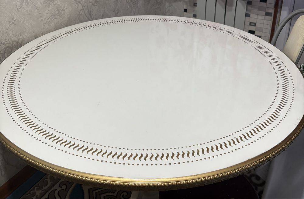 Круглый кухонный стол