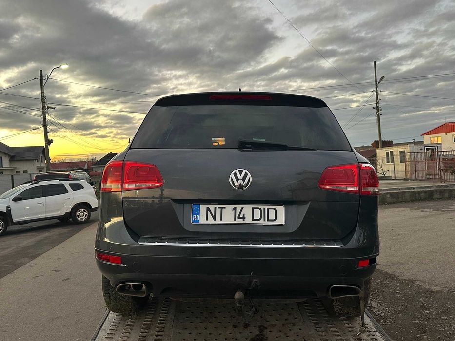 VW Touareg 3,0 tdi 2013 AVARIAT accept variante !