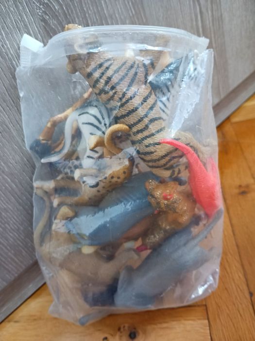 Играчки от шоколадови яйца, карти, магнити, скокльовци, Хари Потър