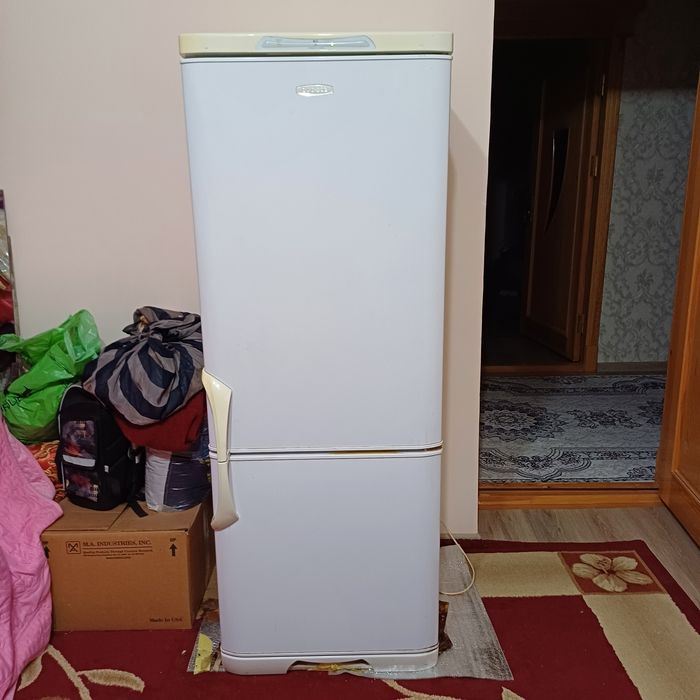 Biryusa modelidagi xolodelnik zudlik bilan sotiladi.