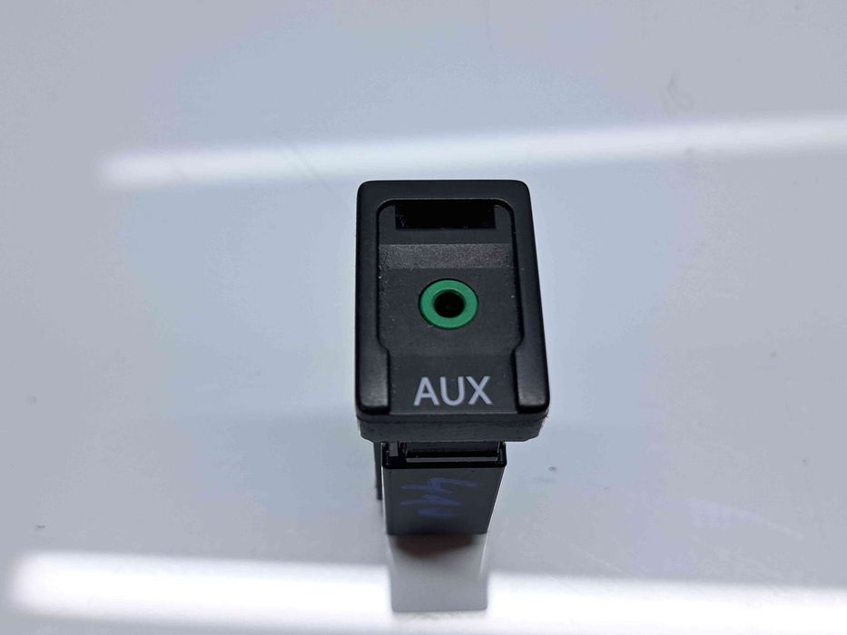 Conector auxiliar USB Toyota Rav 4 III (ACA3, ACE, ALA3, GSA3, ZSA3) [