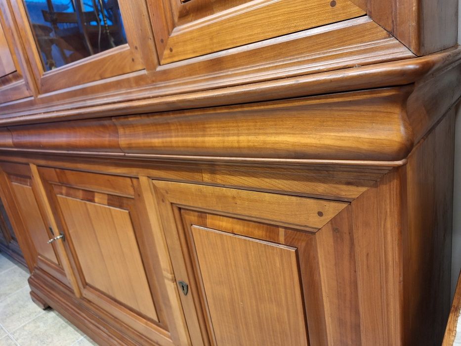 Луксозен трапезен бюфет череша масив